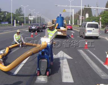 公路道路標線清理拋丸機，馬路標線打毛除銹清理方案—青島普華重工